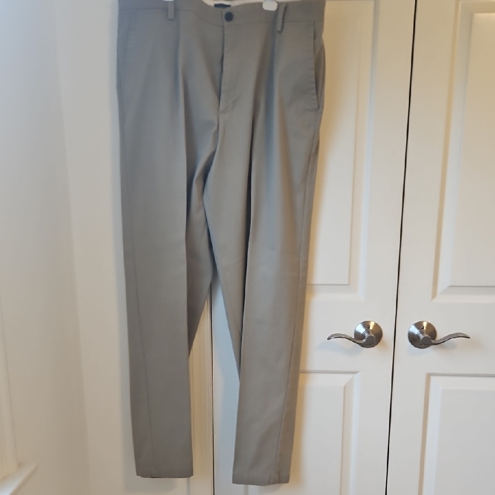 Dockers Men's Gray Chinos